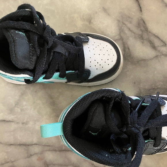 Jordan 1 Mid Toddler Boy Shoes Size 6C - Picture 3 of 4